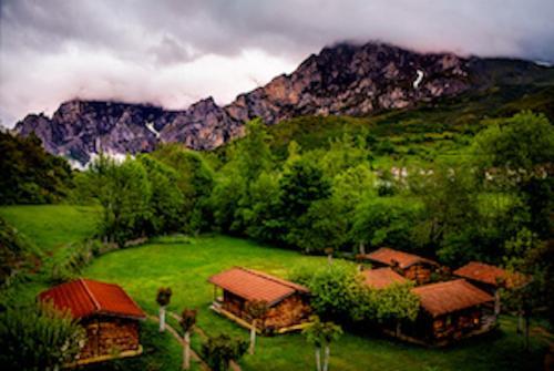 Hotel Rural Picos De Europa Posada De Valdeon Buitenkant foto