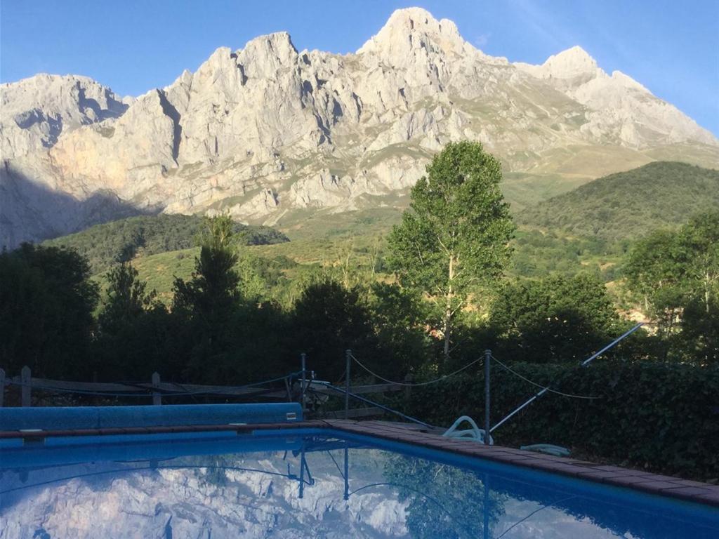 Hotel Rural Picos De Europa Posada De Valdeon Buitenkant foto
